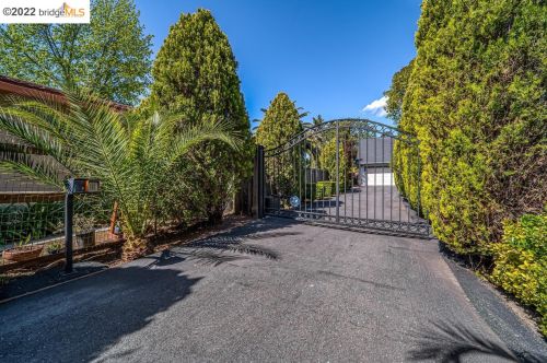 957 Mohr Ln, Concord, CA 94518-3831