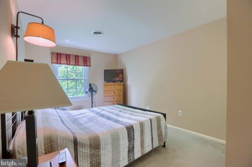 2410 Creek View Dr, Lancaster PA  17602-1450 exterior