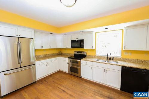 617 Peachcroft Ln, Earlysville, VA 22936-2237