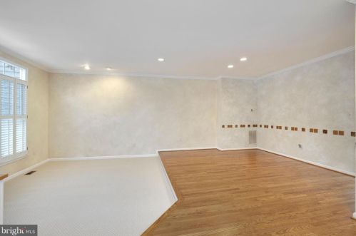 1207 Weatherstone Ct, Herndon, VA 20194-1342
