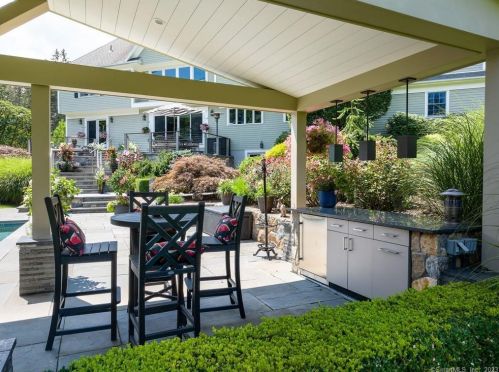 172 Catalpa Rd, Wilton CT  06897-2004 exterior