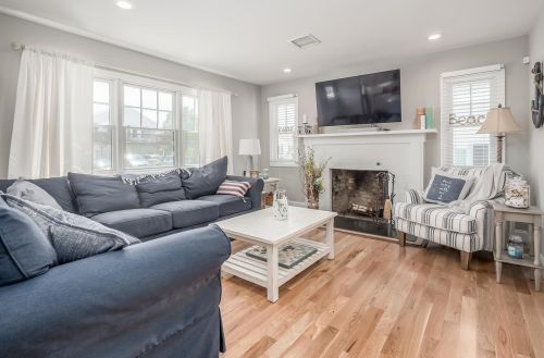 326 Ashland St, Seabrook, NH 03874-4702