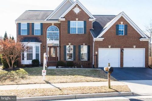 8325 Crimson Crossing Way, Gainesville, VA 20155-3882