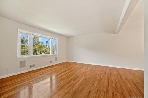 26 Cambridge Dr, Greenwich CT  06831-4134 exterior