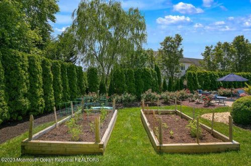 15 Pegasus Dr, Tinton Falls NJ 07724-2875 exterior