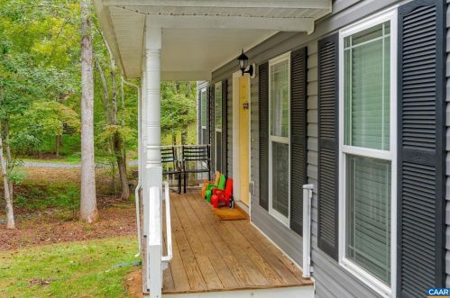 15 Sherwood Dr, Bybee, VA 22963-2838