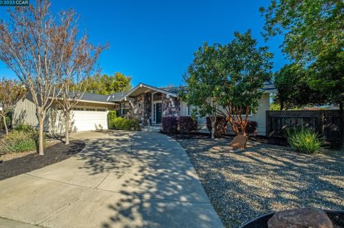 5557 Plaza Nogal, Concord, CA 94521-4705