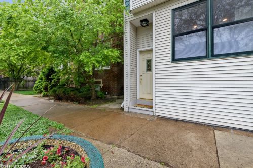 3656 Paulina St, Chicago, IL 60609-1221