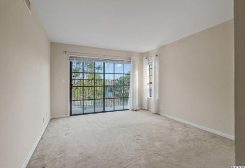 2520 Flintridge Dr, Glendale CA  91206-1033 exterior