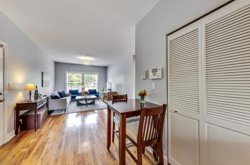 1321 Lawrence Ave, Chicago, IL 60640-4743