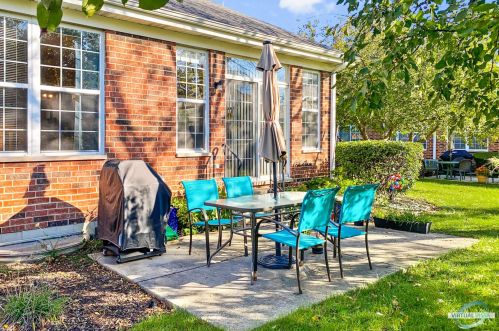 101 Chestnut Hills Cir, Willowbrook IL  60527-6987 exterior
