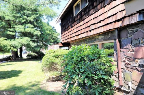 635 Parkway Ave, Trenton NJ  08618-2723 exterior