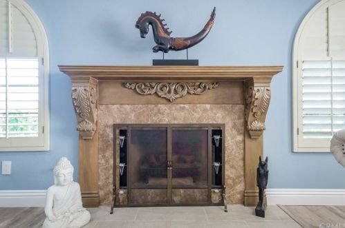 818 Calle Del Sol, Upland CA 91784-1875 exterior