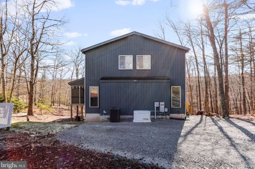 166 Nemacolin Trl, Hedgesville WV  25427-4272 exterior