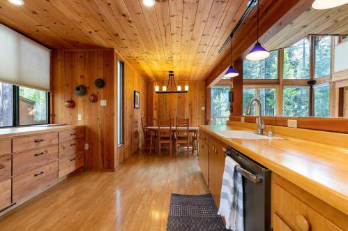 820 Beaver Pond, Truckee CA  96161-4200 exterior