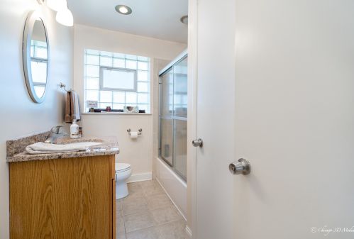 6921 Oakton Ct, Niles IL  60714-3014 exterior