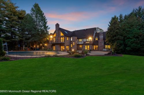 80 Takolusa Dr, Holmdel Village, NJ 07733-1264