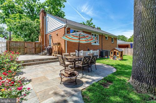 909 Roswell Dr, Silver Spring MD 20901-2128 exterior