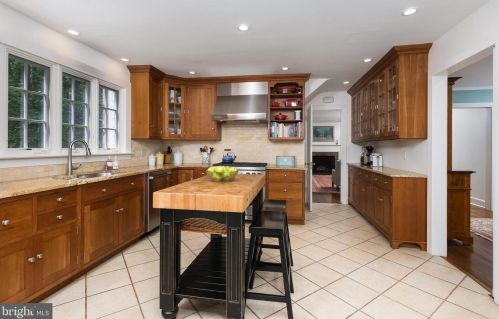 37 Ridgeview Rd, Princeton NJ  08540-7666 exterior