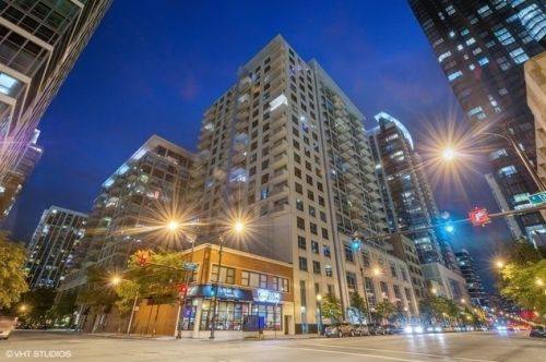 1305 Michigan Ave, Chicago IL  60605-3284 exterior