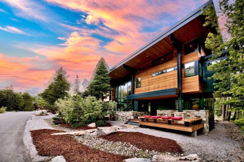 16150 Pine St, Truckee CA  96161-3754 exterior