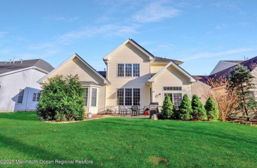 19 Carleton Dr, East Freehold NJ  07728-9273 exterior