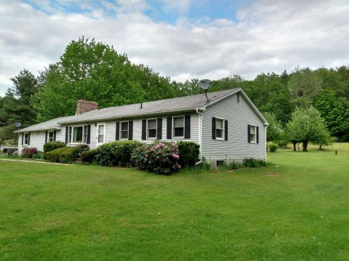 10 Stoneleigh Hts, W Chesterfld, NH 03466-3235