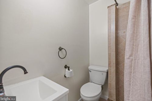 7319 Beverly Park, Springfield VA  22150-3162 exterior