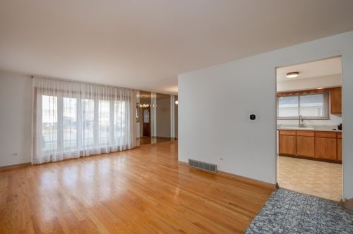 4544 Forest Ave, Brookfield, IL 60513-2521