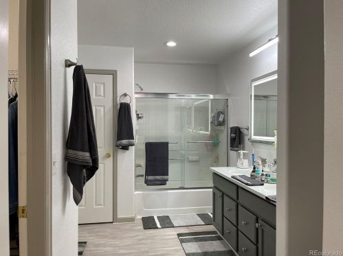 5226 Riviera Cir, Aurora CO 80015-6016 exterior