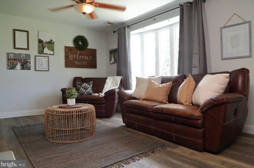 59 Pilgrim Dr, Lancaster PA  17603-6450 exterior