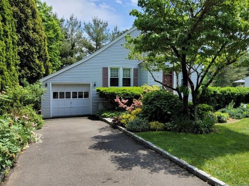 50 Lakeview Dr, Norwalk CT  06850-2018 exterior