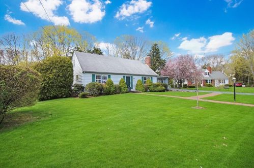 12 Bayview Dr, Westerly, RI 02891-3202