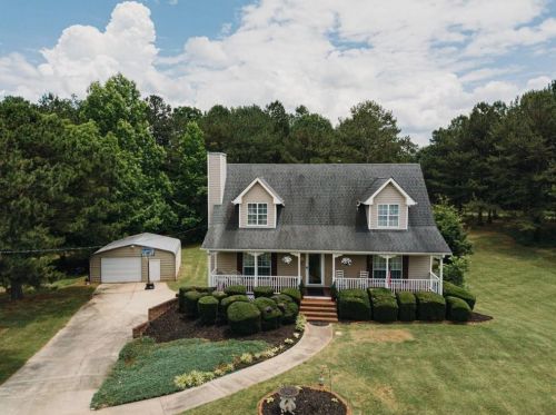 270 Fox Meadow Dr, Porterdale, GA 30016-4358