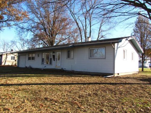 404 Southland Dr, Tuscola, IL 61953-2027
