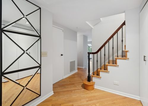 1705 Vine St, Chicago, IL 60614-5119