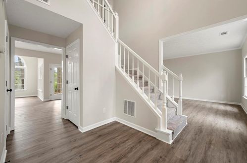 340 Falcon Creek Dr, Suwanee GA  30024-2598 exterior