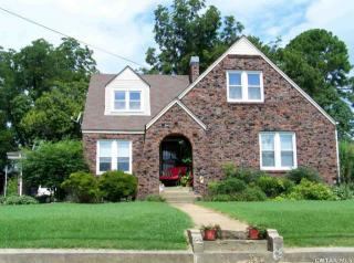 88 Monroe Ave, Lexington, TN 38351-2165