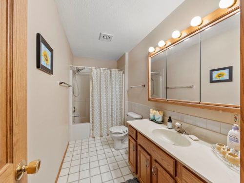 1315 Yorkshire Dr, Sycamore IL  60178-3236 exterior