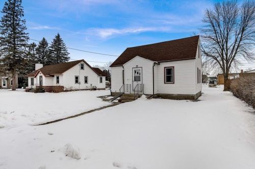 301 Cleveland Ave, Green Isle, MN 55338-4525