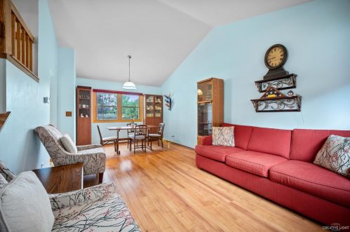 1424 Auburn Ave, Naperville, IL 60565-2930