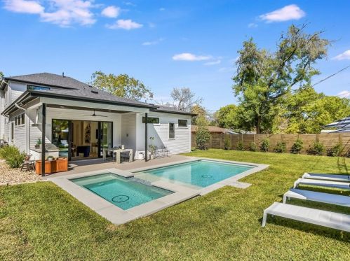 6001 Eureka Dr, Austin TX  78745-2962 exterior