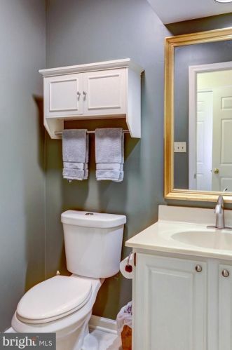 1843 Spring Ridge Ln, Lancaster PA  17603-6794 exterior