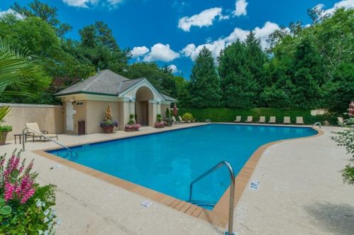 3101 Howell Mill Rd, Atlanta GA  30327-2130 exterior