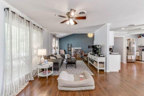 6807 Columbia Dr, Austin TX  78723-1320 exterior