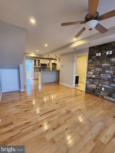 337 Front St, Philadelphia, PA 19106-1410