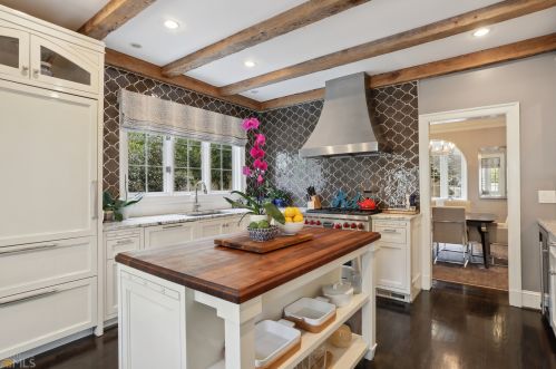 1090 Berkshire Rd, Atlanta GA  30306-3002 exterior