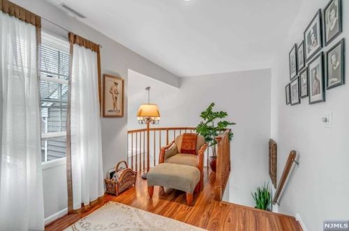 159 Grandview Ln, Mahwah, NJ 07430-2057