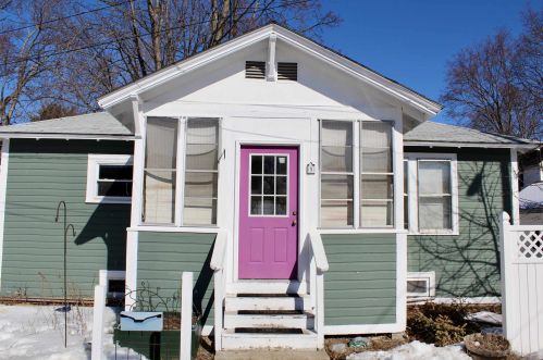 9 Bungalow Ct, Laconia, NH 03246-2608