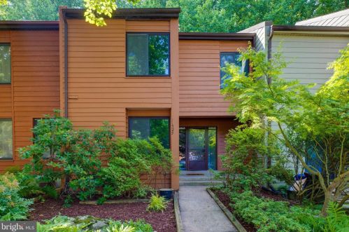 11525 Hearthstone Ct, Herndon, VA 20191-4411